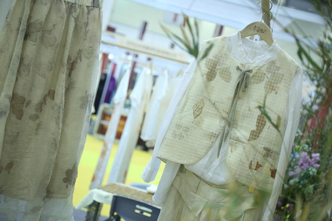 絲綢蘇州2023 承漢堂草木染女裝呈現(xiàn)自然天成之美