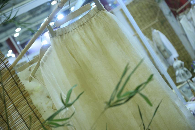 絲綢蘇州2023 承漢堂草木染女裝呈現(xiàn)自然天成之美